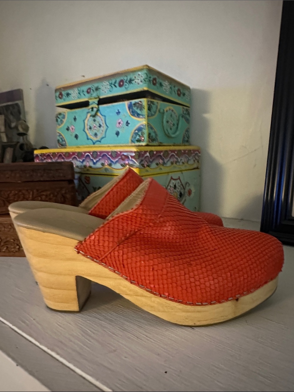 Free People Leather Clogs Orange Lizard Textured size 38 US 8 Wood Heel